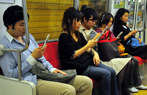 Исследование Nielsen: маркетологам следует обратить внимание на мобильных пользователей