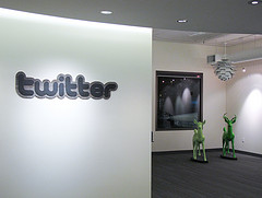 Twitter начинает верифицировать аккаунты
