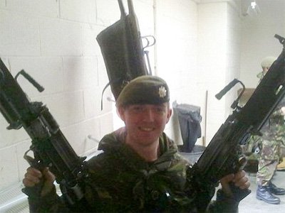 17 человек, которых уволили за использование Facebook